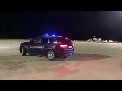 Aeroporto di Palermo: l'arrivo delle prime fiale di vaccino anti-covid