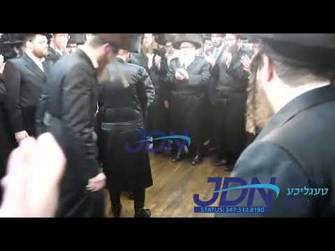 Skver Rebbe Dances At The Skver Viznitz Sheva Brochos - Kislev 5782