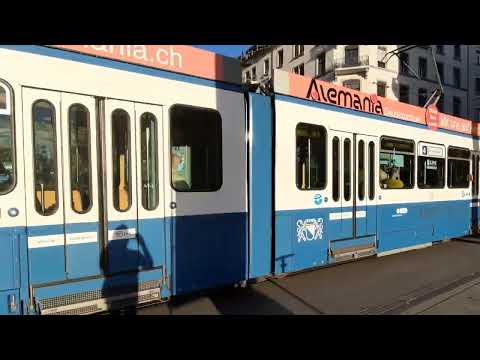 Tram 2000 der VBZ Linie 4 beim Bahnhof Stadelhofen ZH