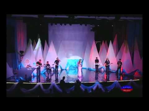 Thể hiện bởi Carol Kim