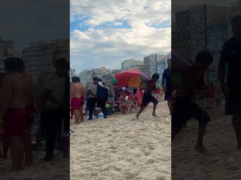Los hinchas de Central Córdoba disfrutaban de su estadía en Copacabana #shorts #copacabana #brasil