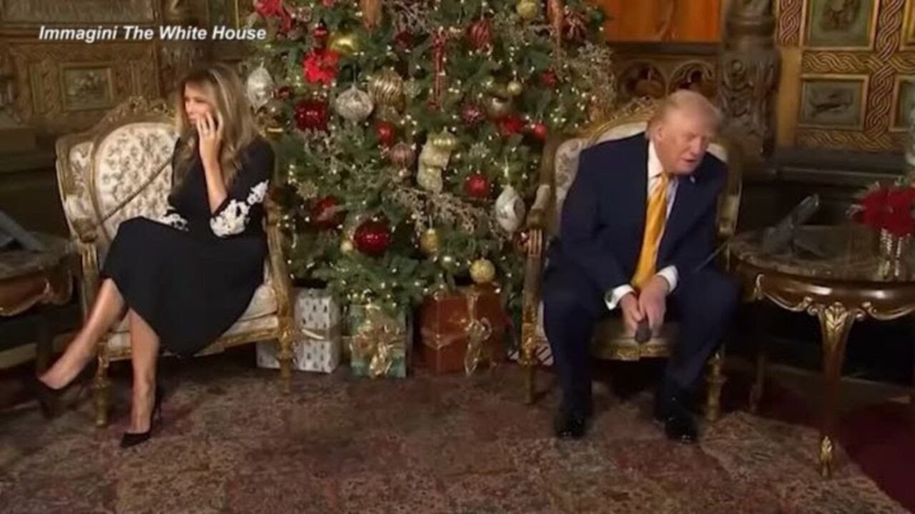 Trump a un bimbo: "Controlliamo che Babbo Natale sia buono e non un infiltrato"