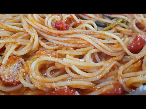 GLI SPAGHETTI AL POMODORO E BASILICO un primo piatto semplice e ricco di gusto 🥰