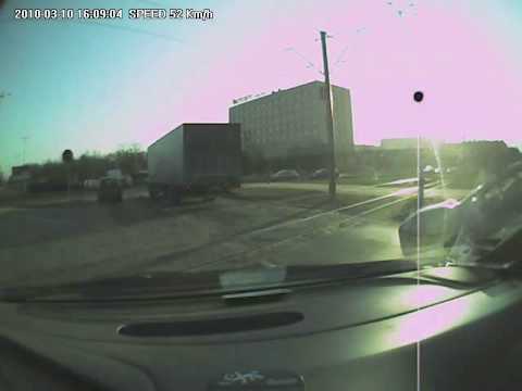 Nie mogłem wjechać na tory więc się mi wepchnął 2010-03-10 16-08