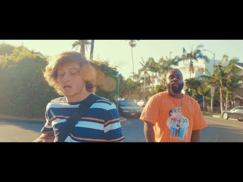 Moosh & Twist - Somethin Tells Me (Official Video)