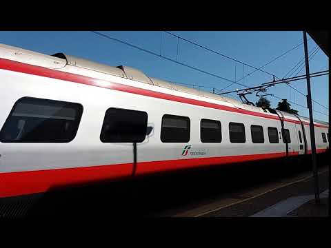 Incrocio TAF in livrea DTR e ETR 600 Frecciargento Fiumicino Aeroporto - Venezia S. Lucia