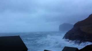 preview picture of video 'Brim og sjórok í Hattarvík 1.2.2014'