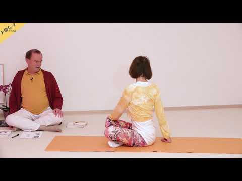 Parivritta Sukhasana - Asana Lexikon 1059