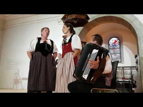 Anita Laube und Renate Weingart mit s'alti Lied von Willi Valotti und Beat Jäggi