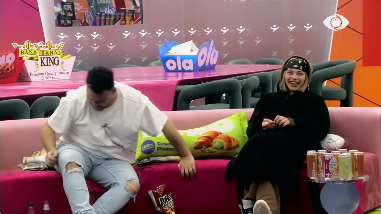 Stenaldo po merr akuza…/ Banorët vijojnë të luajnë 'Mafia' në living