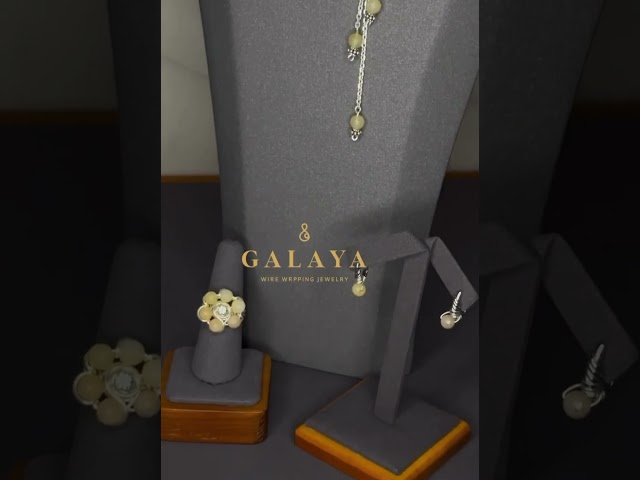 قلادة من الفضة الخالص مع حجر السترين