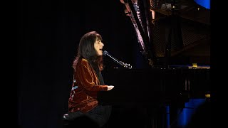Karla Bonoff performing &quot;Standing Right Next to Me&quot; at the Tin Pan on 4/22/2023