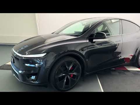 TESLA Model Y Performance 4WD 626PS, Stealth Grey, 21 Zoll, Carbon, Made in Berlin-video-32