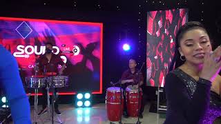 Completamente enamorados Lyrics English Translation