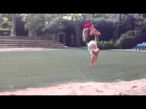 2013 Tahiti Dance Competition.