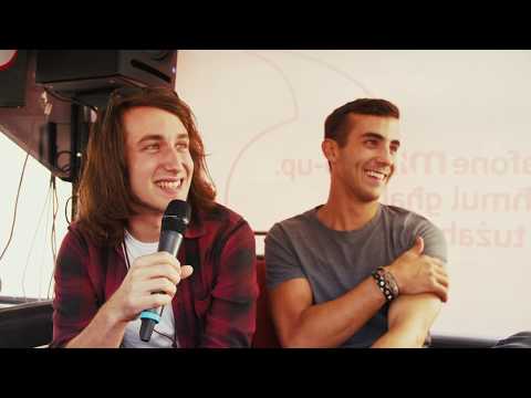 Red Electrick on Bonġu Bus