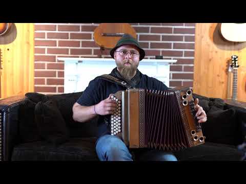 Öllerer Harmonika 346/18 Solist 4-Reiher  B-Es-As-Des, flaches Tremolo gespielt von Simon Weibhauser