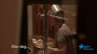 I sentrum står et menneske - Magnus Grønneberg