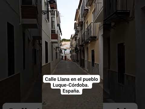 CALLE LLANA EN EL PUEBLO DE LUQUE-CÓRDOBA. España.