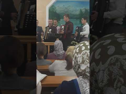 Tinerii din Baita cu fratii de la Cluj