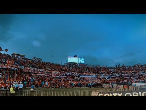 "Azul y rojo tradición de mi región" Barra: Rexixtenxia Norte &bull; Club: Independiente Medellín &bull; País: Colombia