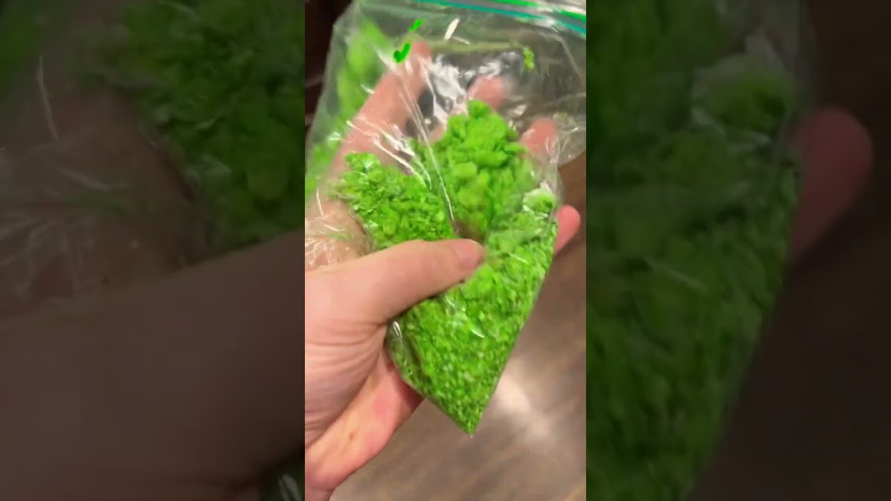 How to make leprechaun footprints for St Patrick’s Day.  #leprechauntrap! #stpatricksday #leprechaun