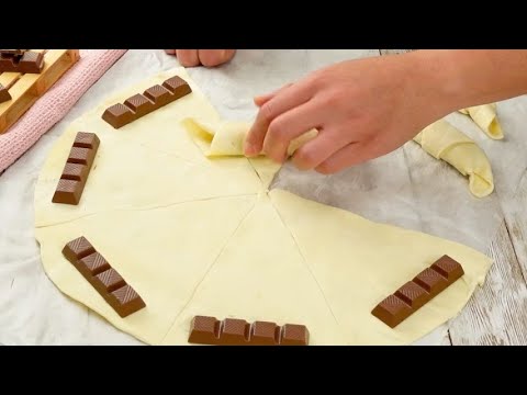Quick puff pastry croissants with chocolate: ready in no time!