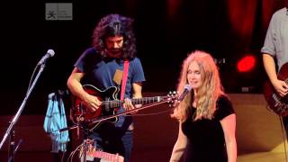 Juana Molina y Moreno Veloso: Assim | La Ballena Azul