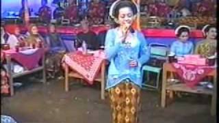 preview picture of video 'putri ngayojakarto - campursari maju karep'