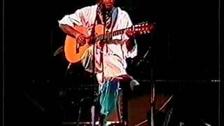 Reppolho with Gilberto Gil  - solo de berimbau  in Japan  1986.avi