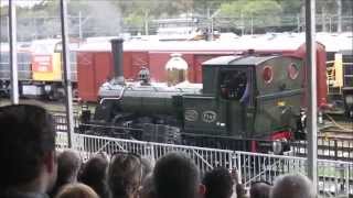 preview picture of video 'de treinparade vanaf een overdekte tribune tijdens de Spoorparade in Amersfoort'