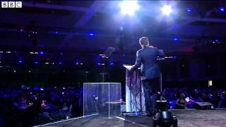 BBC News 4 January 2015 Brad Pitt leads awards ceremony sing along