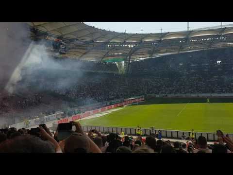 KSC Fans randalieren und zünden Pyro beim Derby gegen den VfB Stuttgart 🔴⚪