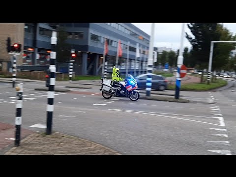 Politie motor begeleid 2 Politiewagens Met spoed door haarlem + 12166 naar een melding