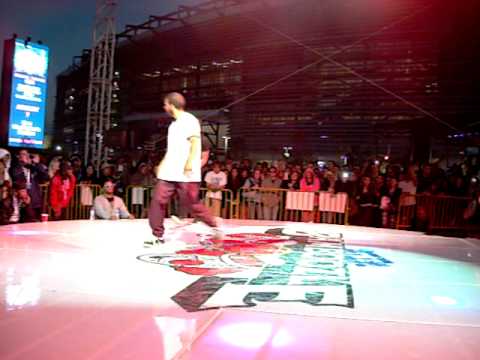 B-BOY BATTLE Gravity vs Morris @ THE BAMBOOZLE 5/1 2011