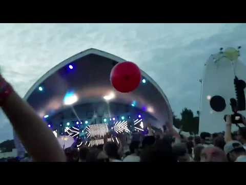 What is THIS TRACK played by Solomun @ Sea You 2017 ??