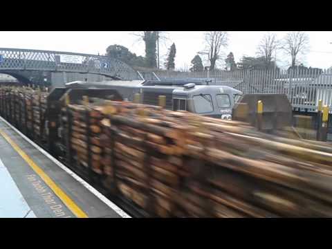 Irish Rail 078 passes 071 at Athy 30/03/15
