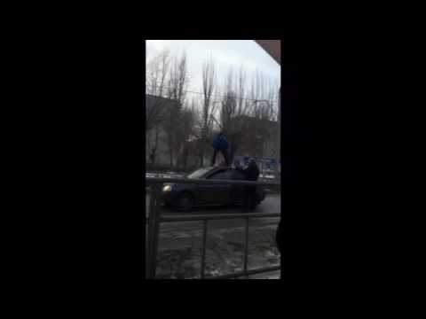 Залез и прыгал на автомобиле такси