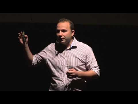 Călătoritul, cea mai pură formă de educaţie | Tudor Maxim | TEDxEroilor