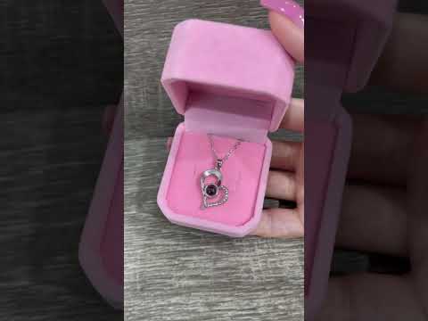 Подарок девушке колье "Серебряное сердечко с признанием в любви на 100 языках" на цепочке в бархатном футляре - фото 3 - id-p1909004381