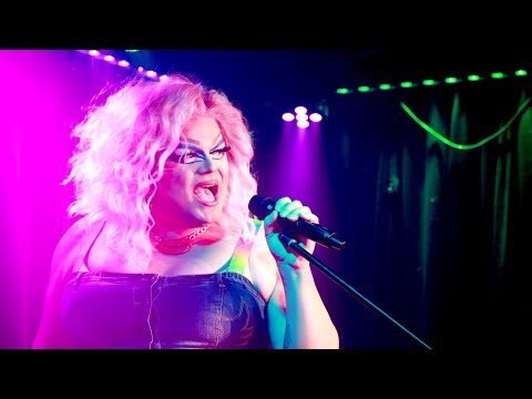 In bed with Samantha - Drag Show in München