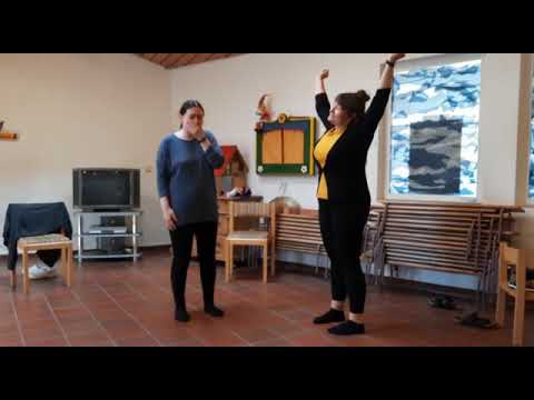 Bewegungslied: Was machen wir mit müden Kindern