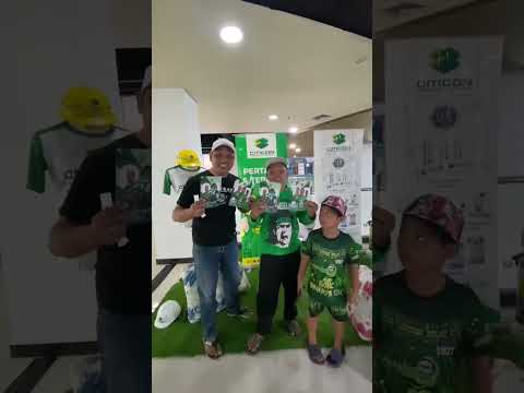 Lebih dekat dengan Bonek & Bonita di Nobar Persebaya kemarin. Seruuuu! #nobar #persebaya #surabaya