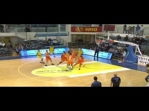 Mitchell Watt with 5 Blocks against Maccabi Ashdod