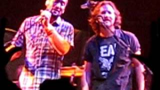 Eddie Vedder and Ben Harper - Under Pressure (Oct 9, 2009)