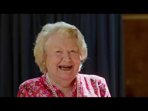 (Official) Dame Patricia Routledge - "I Went to a Marvellous Party" by Noël Coward