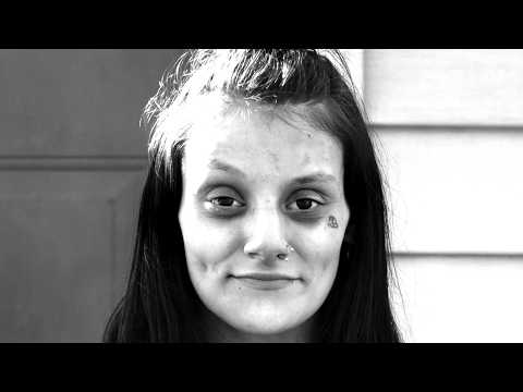 アパラチアで中毒と妊娠 - マルキ (Addicted and Pregnant in Appalachia-Marki)