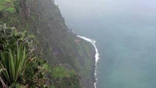 preview picture of video 'Lofty sea cliffs of Cabo Girão, Madeira'