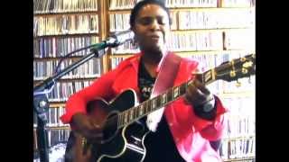 Ruthie Foster "Aim For The Heart" (Live At KHUM)