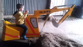 preview picture of video 'Bradley on a mini digger'